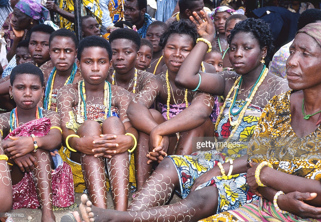 ghana-anloewe-girls-at-the-hogbetsoto-festival-picture-id549027823